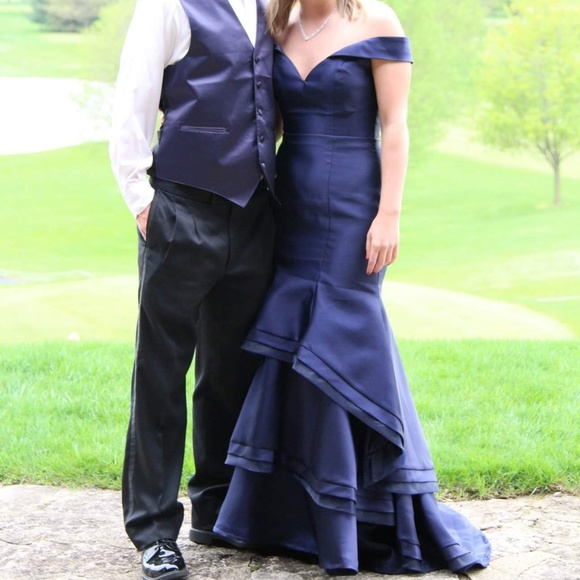 Prom dress - Picture 2 of 2